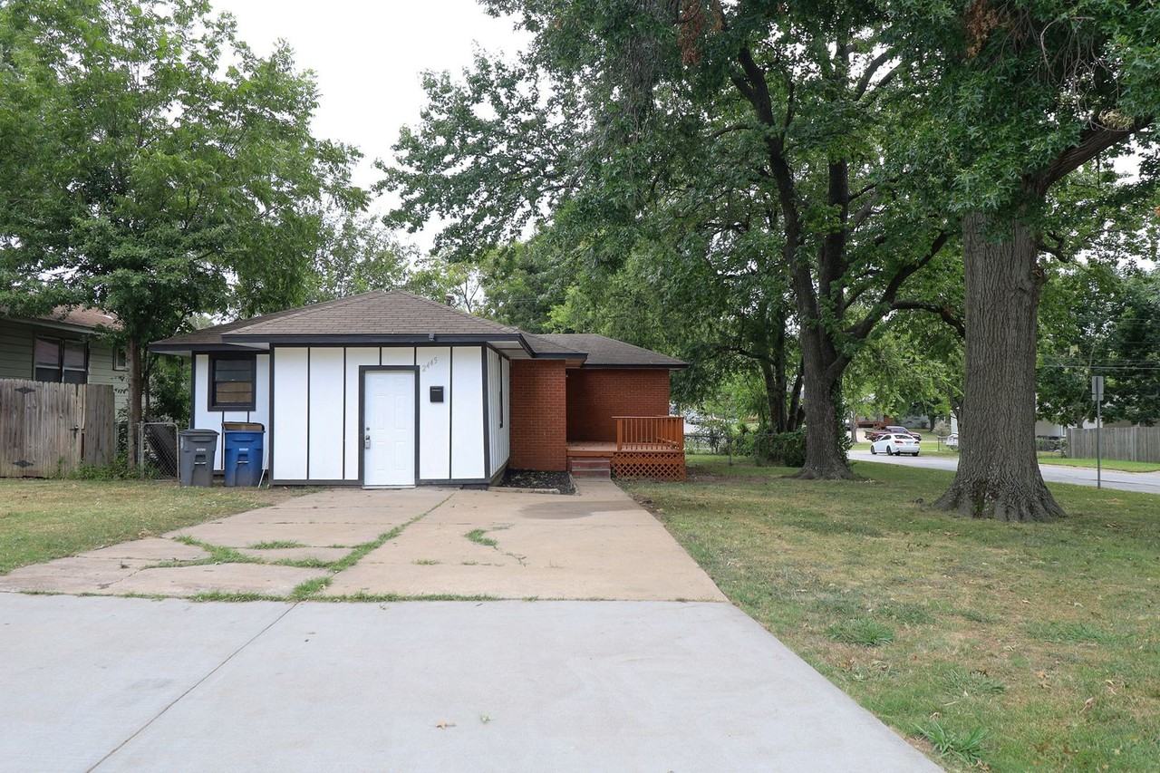 2445 S Pittsburg Ave - Photo 2 of 22