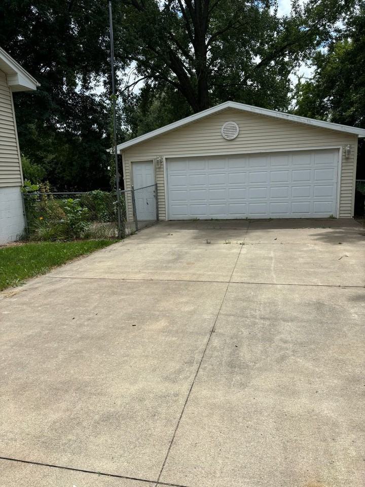 4152 Suburban Dr - Photo 3 of 18