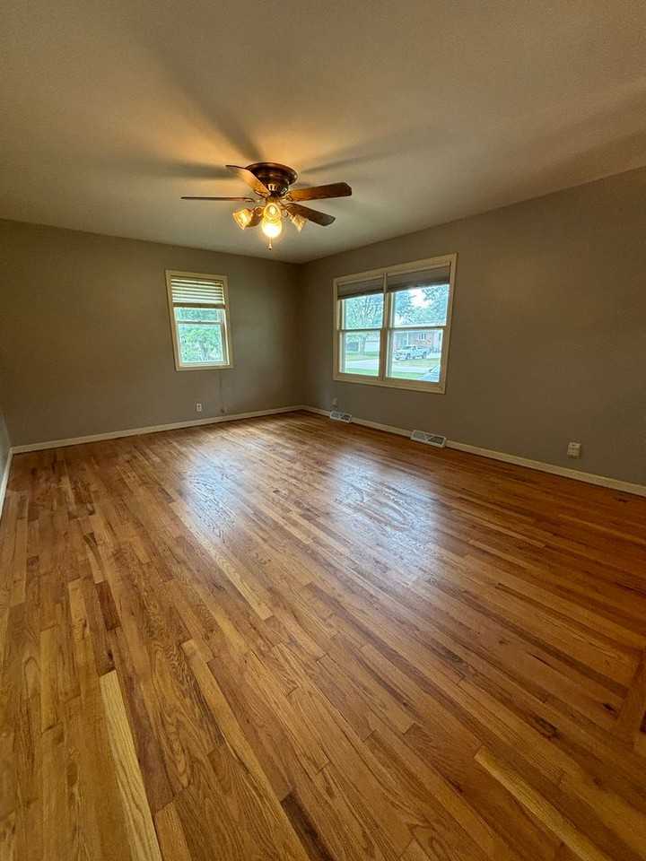 4152 Suburban Dr - Photo 4 of 18