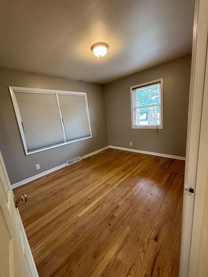 4152 Suburban Dr - Photo 7 of 18