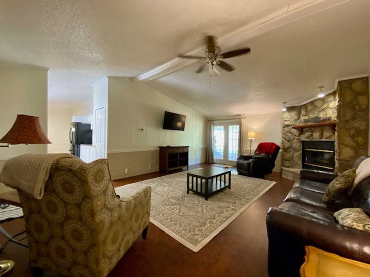 7810 W Lakeshore Dr - Photo 3 of 18