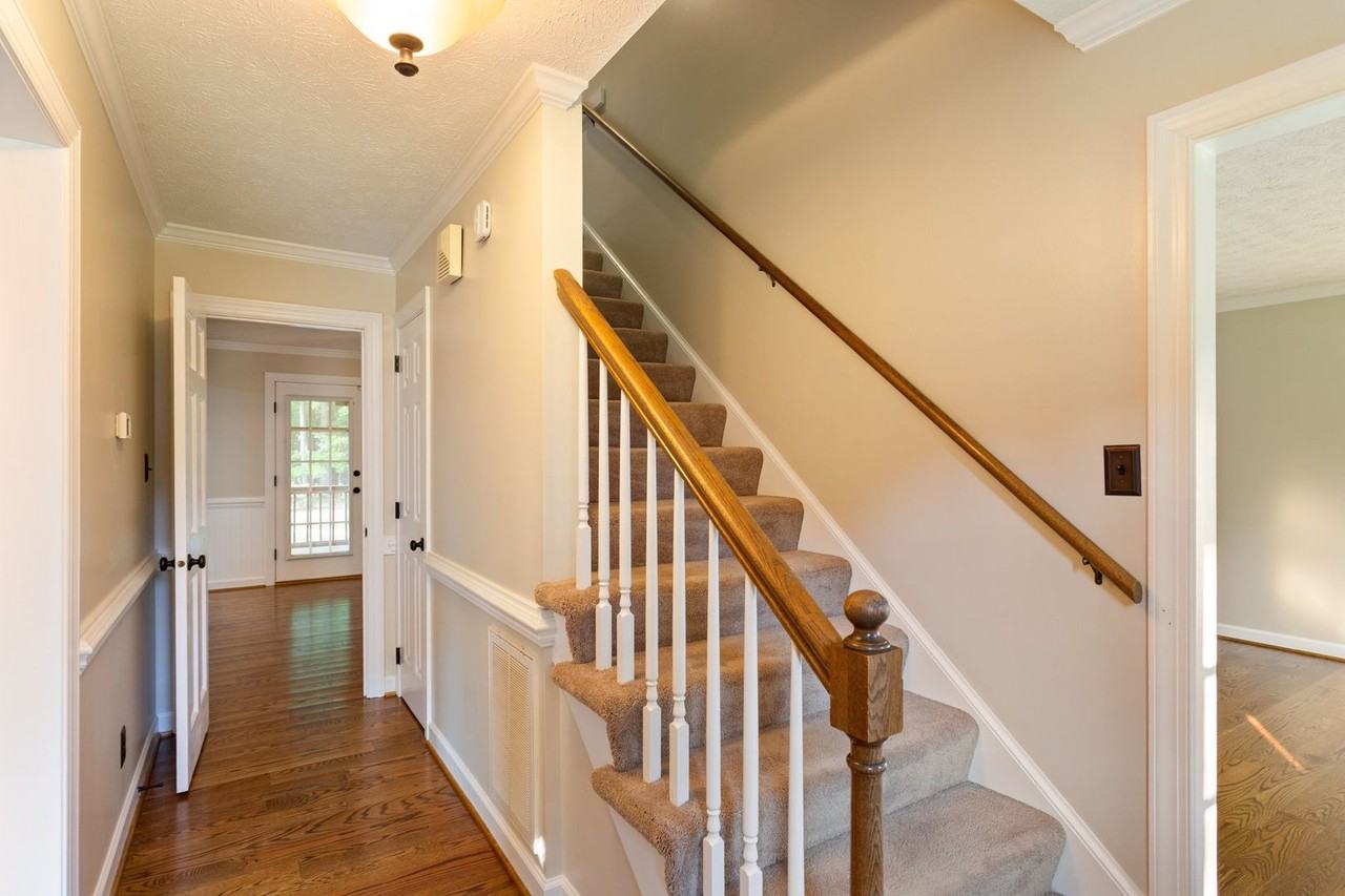 6 Kirby Ct - Photo 3 of 33