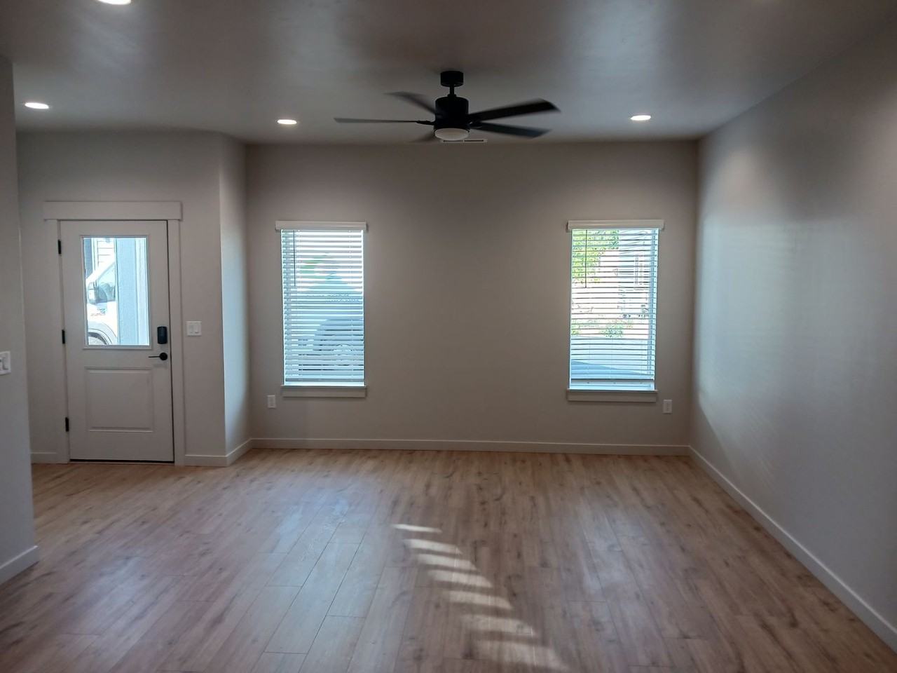 455 Sw 27th St #3 - Photo 2 of 16