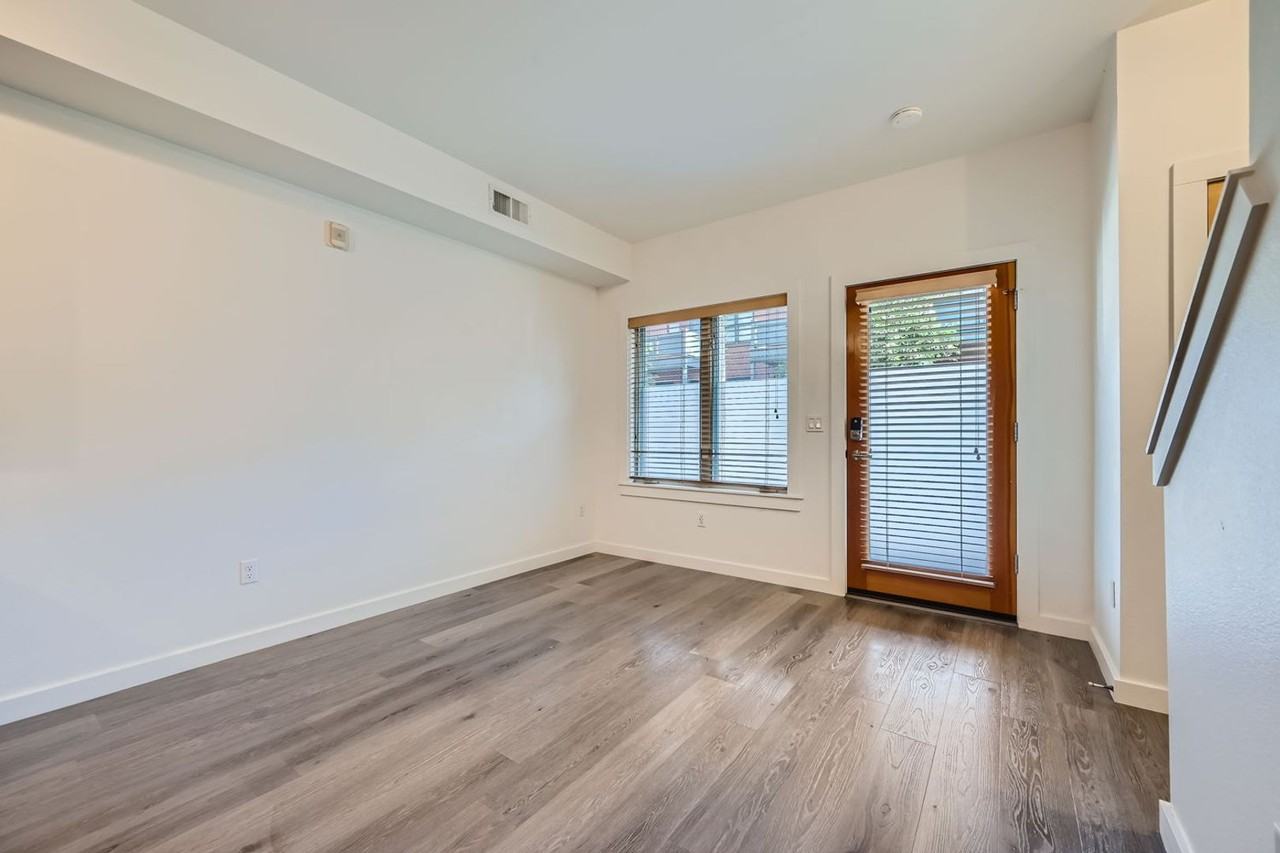 3220 Foundry Pl - Photo 3 of 12