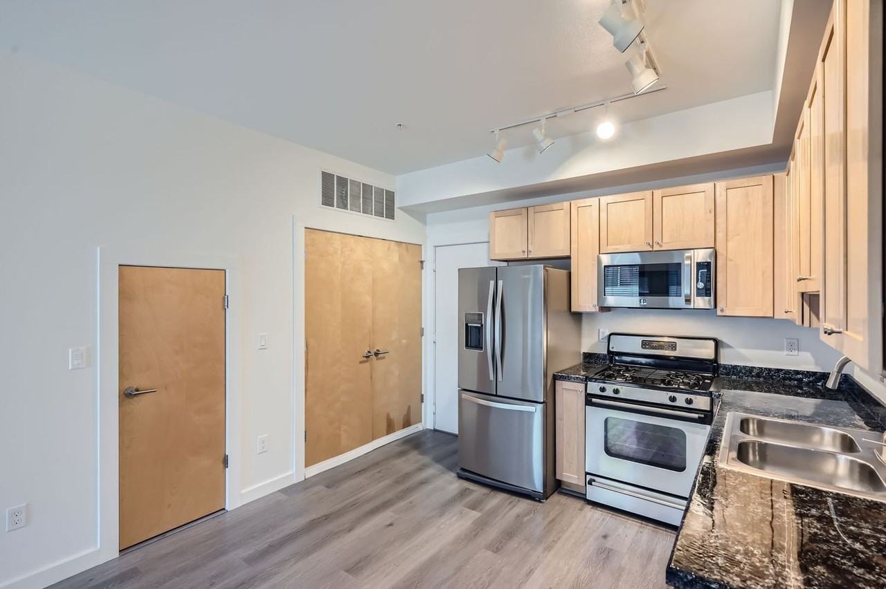 3220 Foundry Pl - Photo 5 of 12