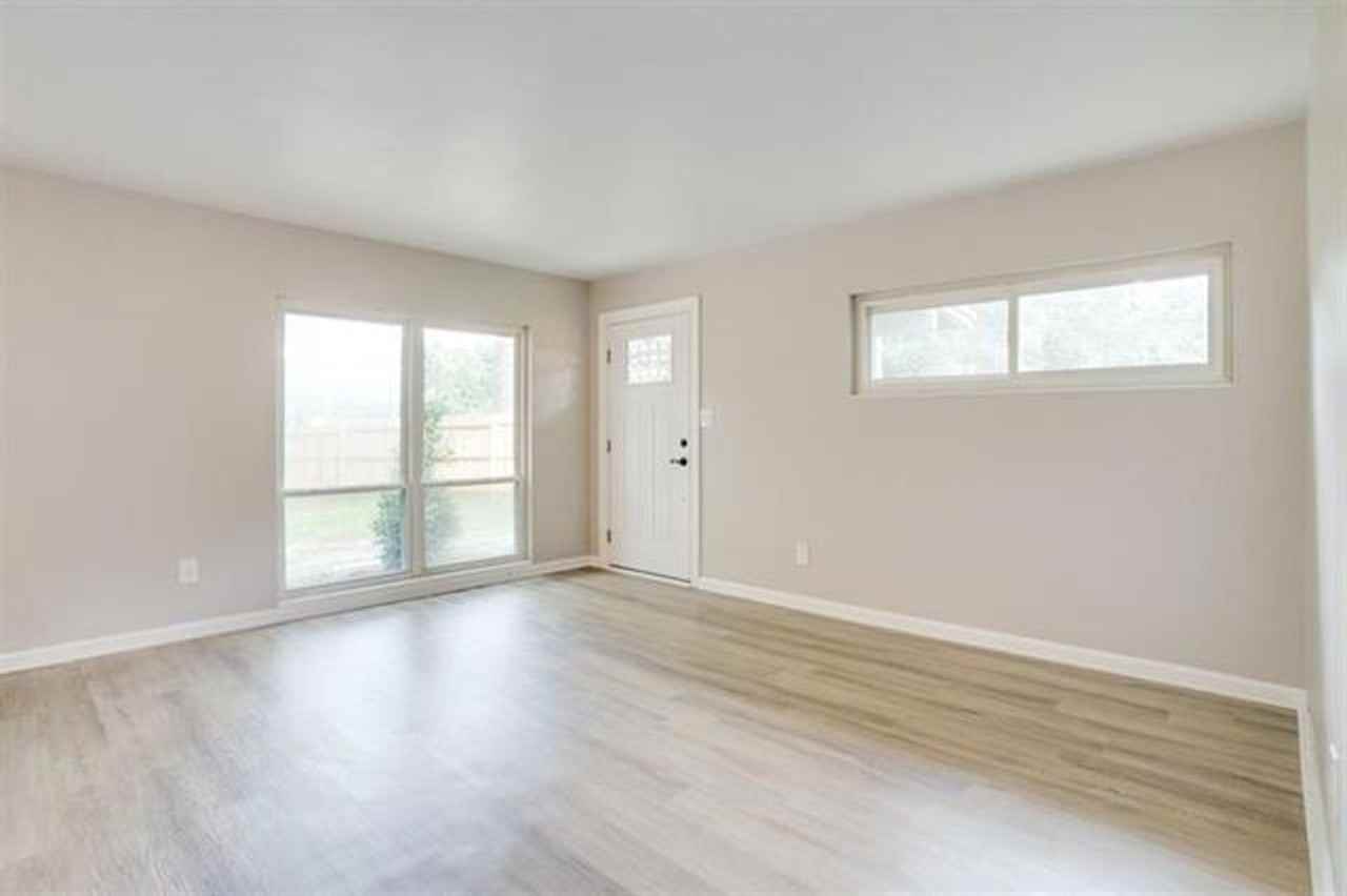 1715 Cordell Dr - Photo 3 of 13