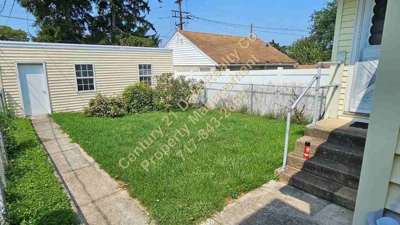 636 Dallas St - Photo 2 of 13