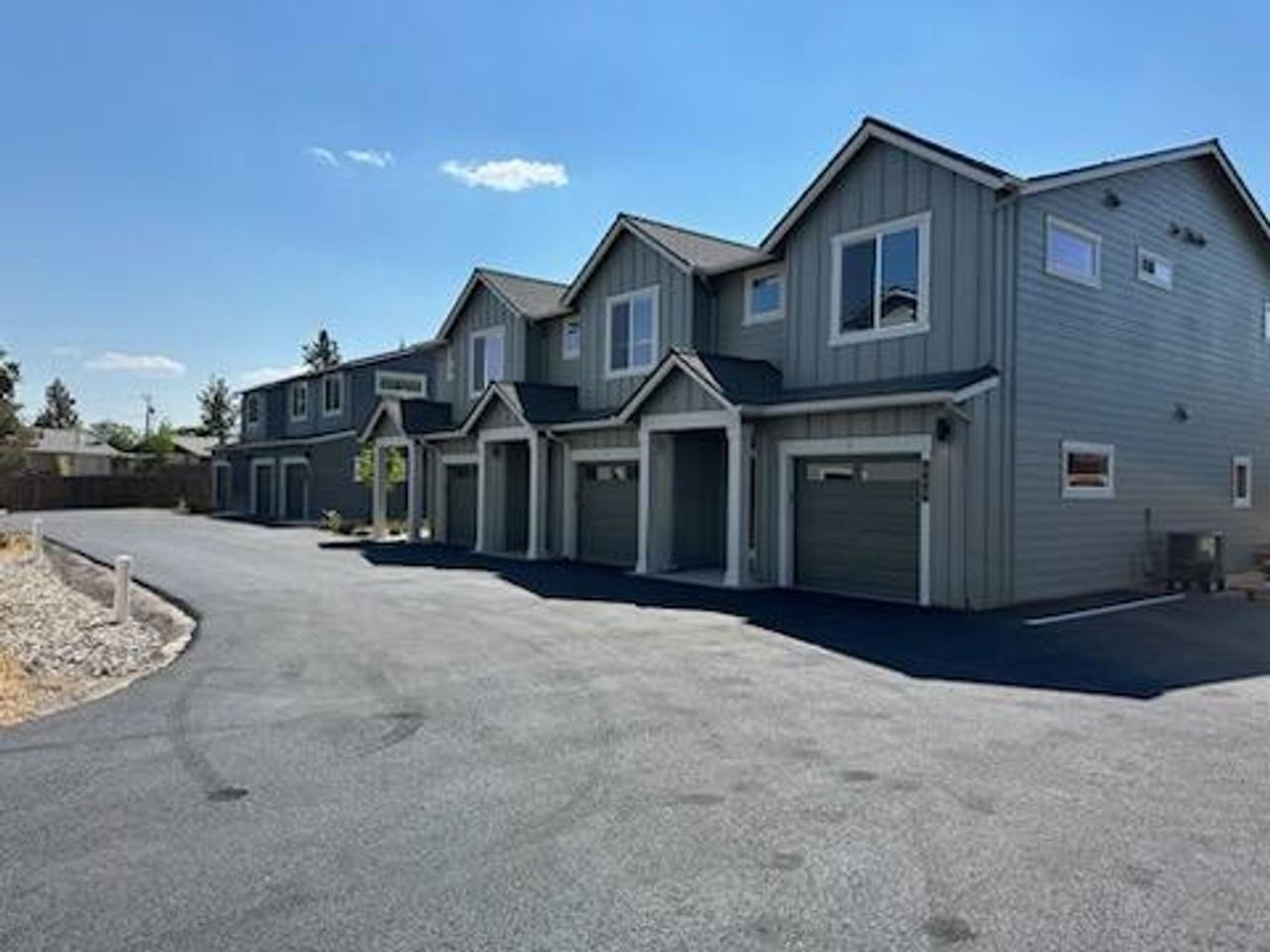 443 Sw 27th St - Photo 2 of 10