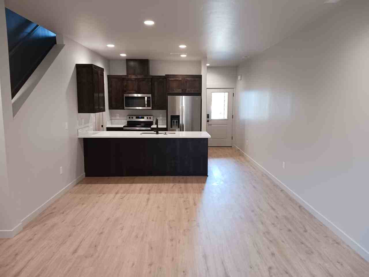 443 Sw 27th St - Photo 3 of 10