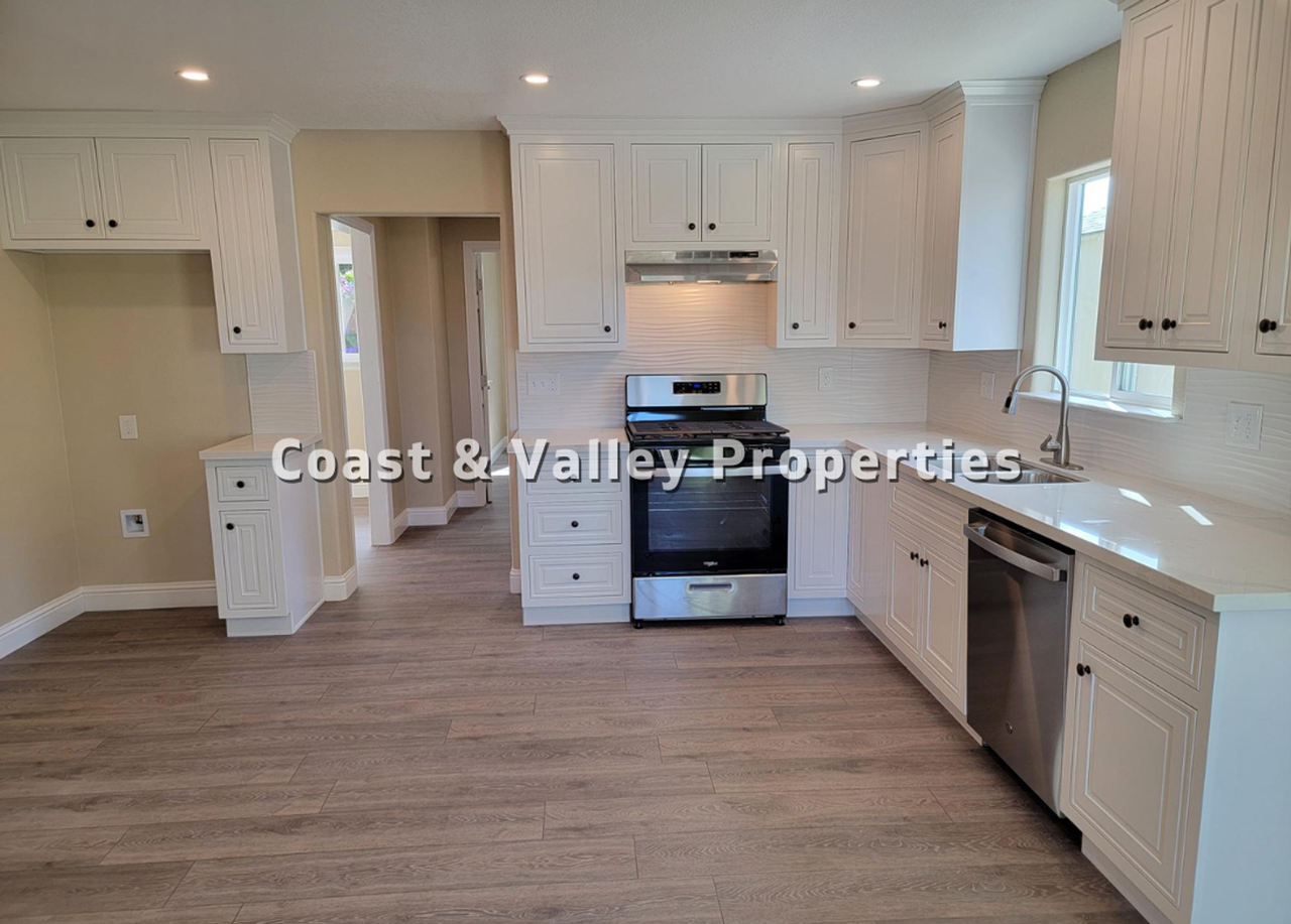 49 Villa St - Photo 2 of 9