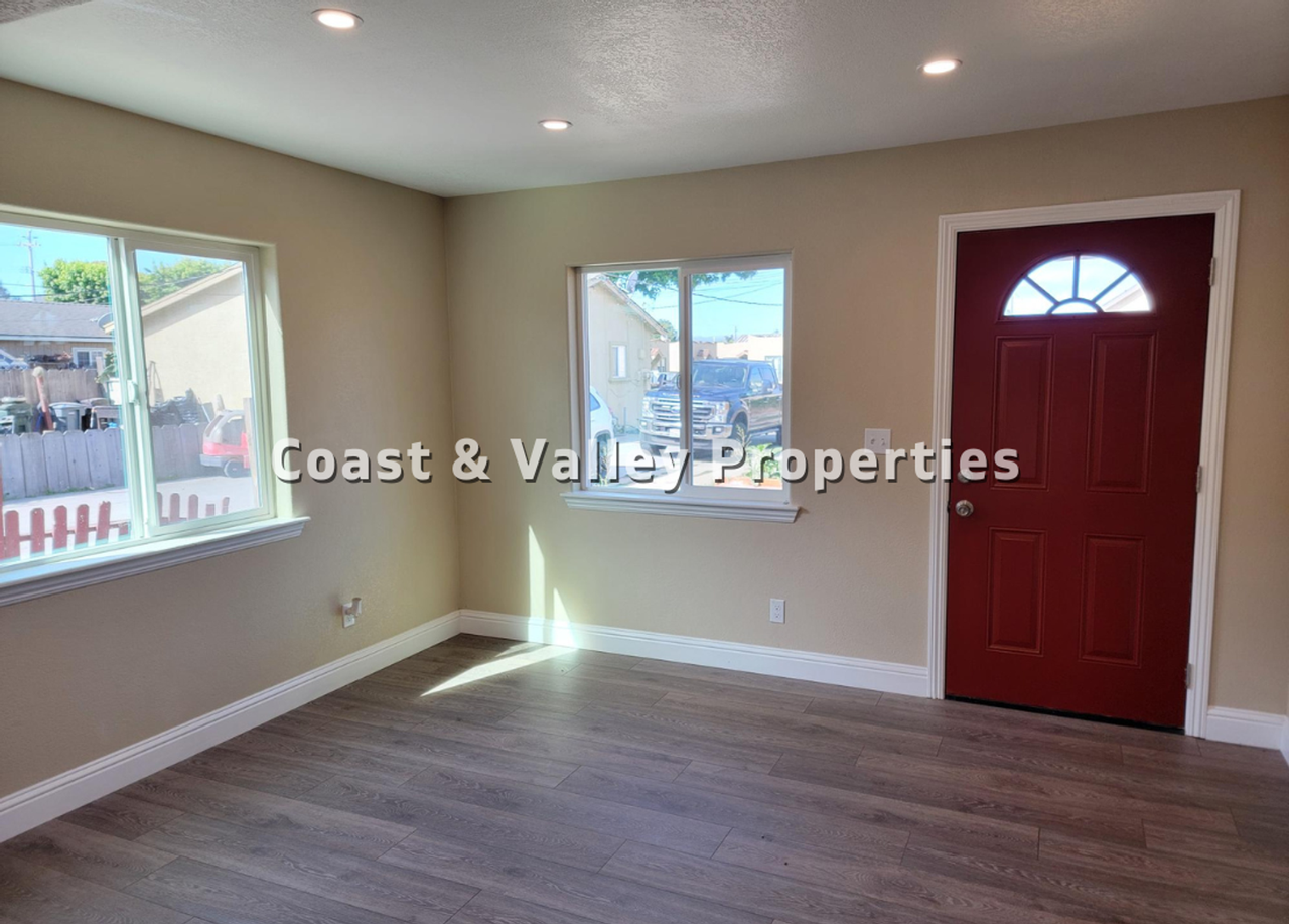 49 Villa St - Photo 3 of 9