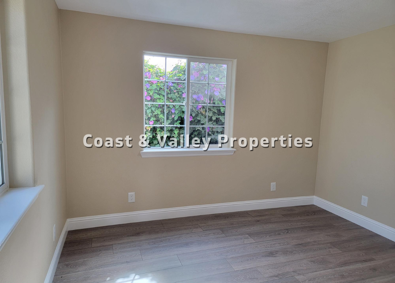49 Villa St - Photo 4 of 9