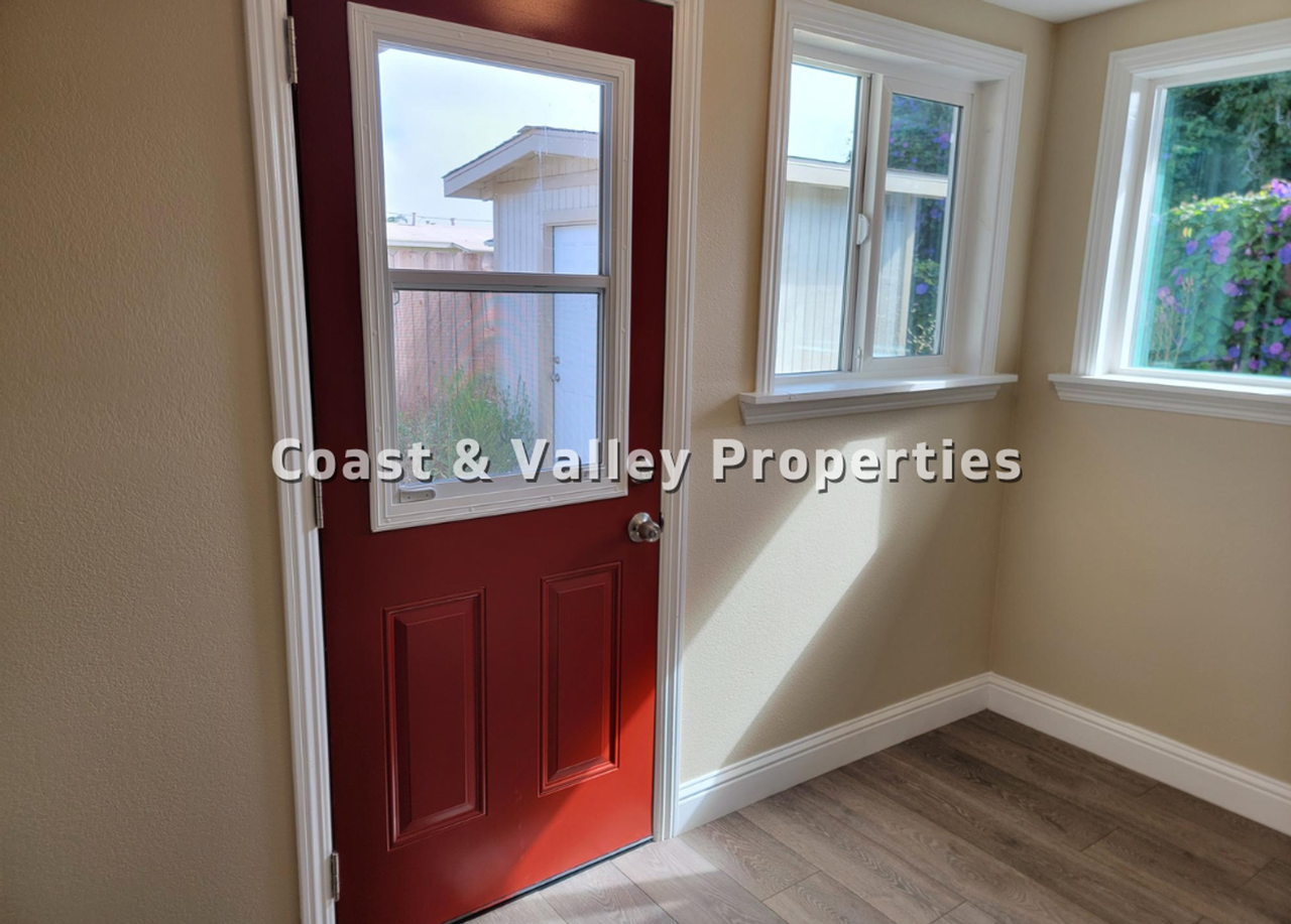 49 Villa St - Photo 5 of 9