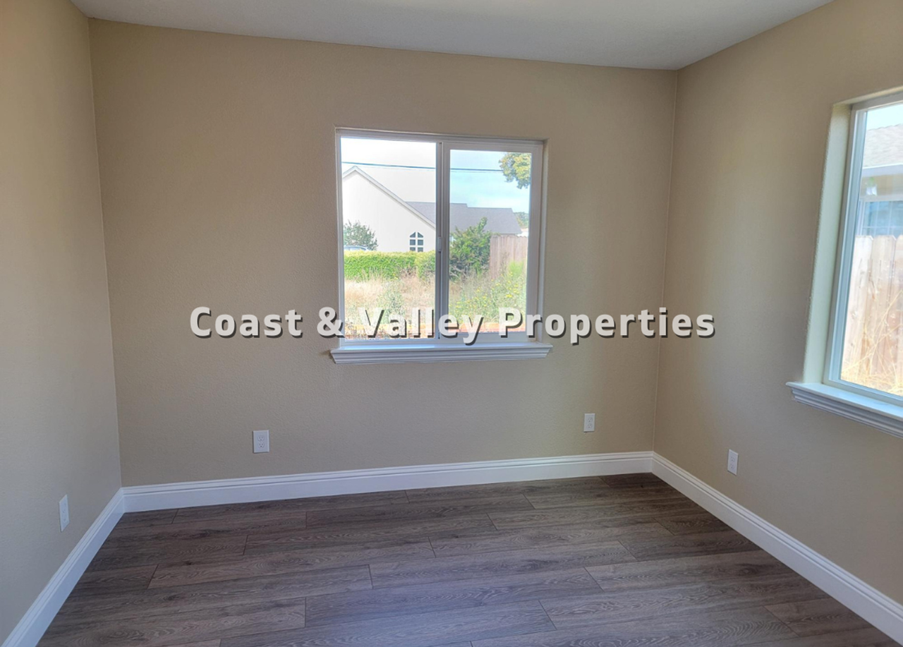 49 Villa St - Photo 6 of 9