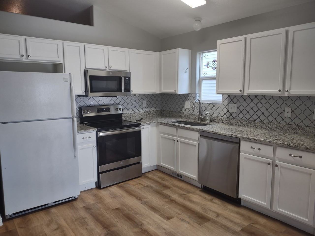 7226 Bentwater Dr - Photo 7 of 15
