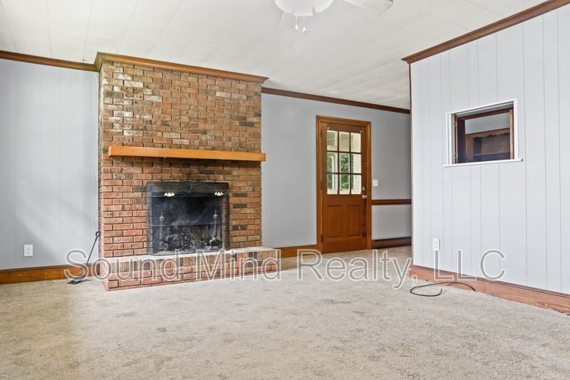 205 S Alston St - Photo 2 of 37