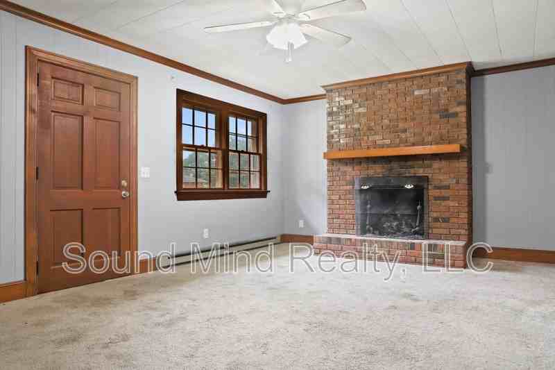 205 S Alston St - Photo 3 of 37