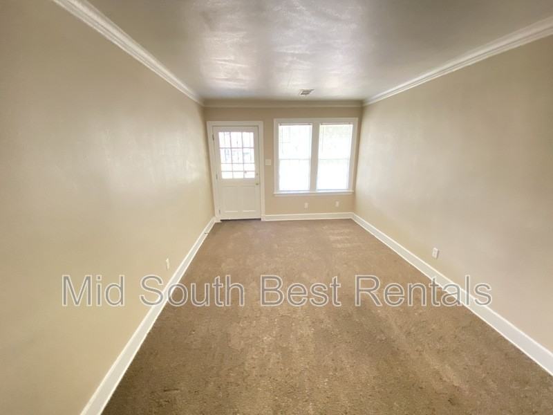 1321 S Barksdale St - Photo 5 of 8