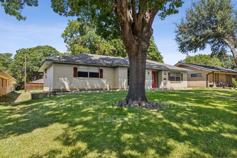 13425 Janwood Ln - Photo 2 of 29