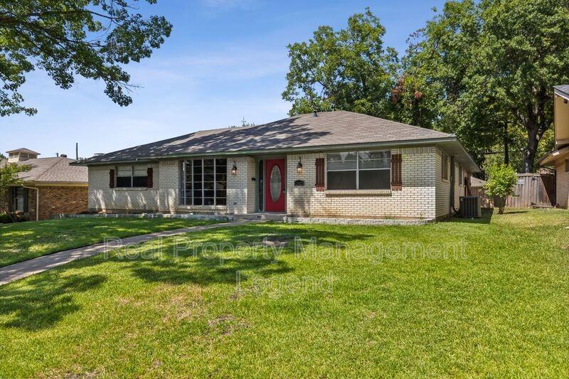 13425 Janwood Ln - Photo 3 of 29