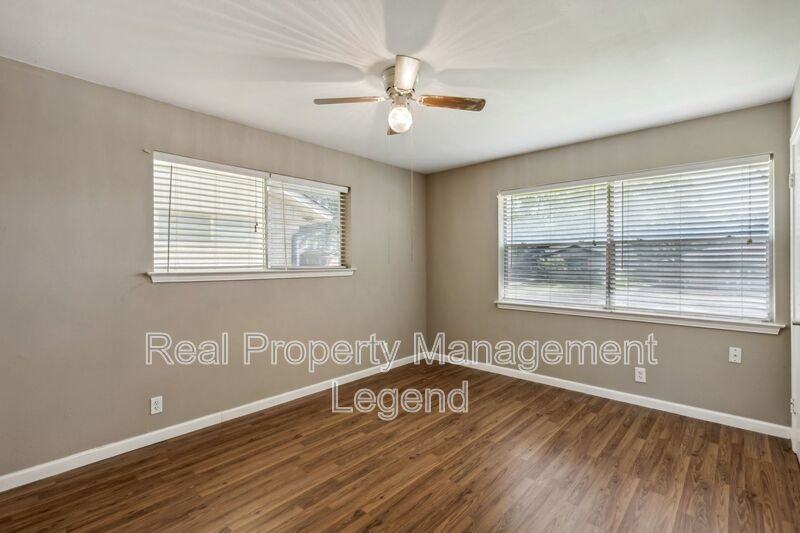 13425 Janwood Ln - Photo 4 of 29