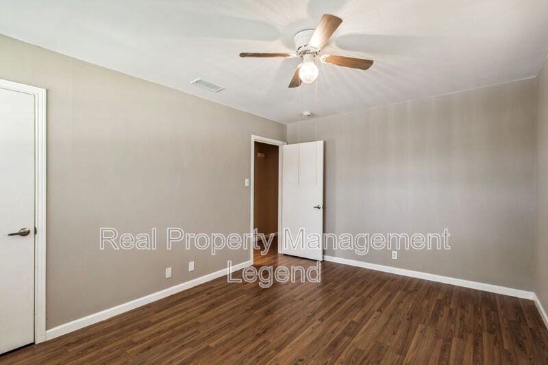 13425 Janwood Ln - Photo 5 of 29