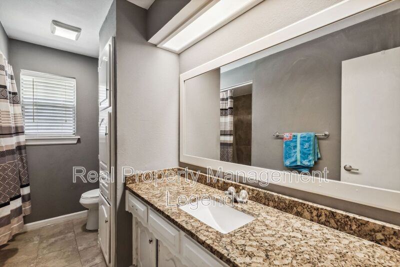 13425 Janwood Ln - Photo 6 of 29