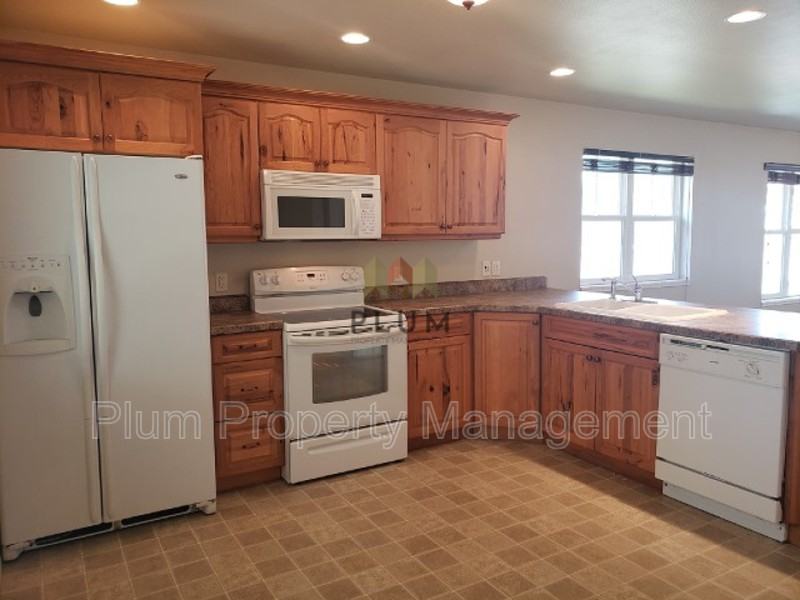 631 Luella Ln - Photo 3 of 27