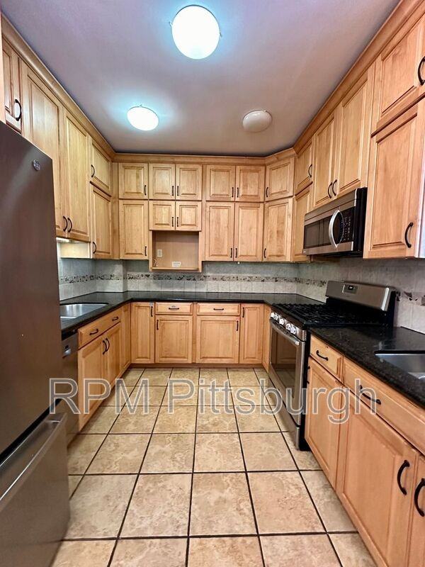 2334 Tilbury Ave - Photo 3 of 22