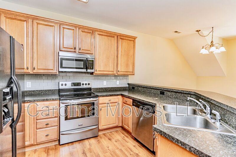 302 Waycross Ln - Photo 3 of 11
