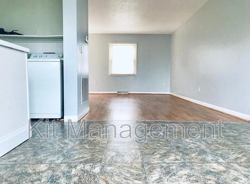 6047 Lewis Ave - Photo 3 of 8