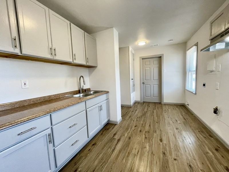 2037 Beaumont St - Photo 2 of 14