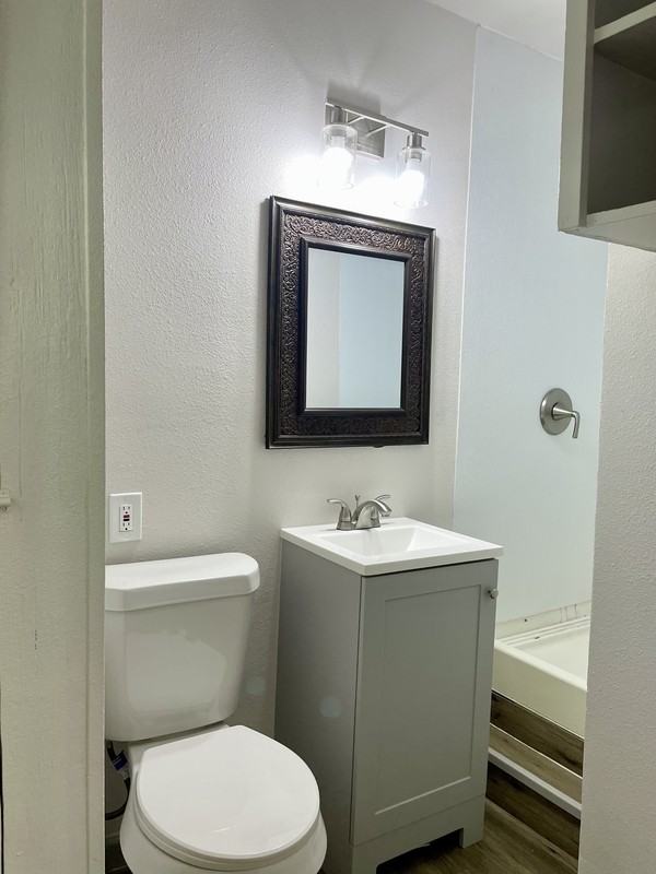 2037 Beaumont St - Photo 5 of 14