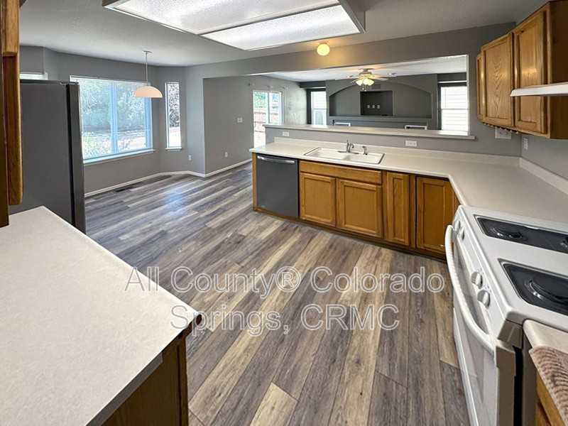 5859 Instone Cir - Photo 5 of 30