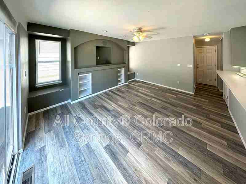 5859 Instone Cir - Photo 3 of 30
