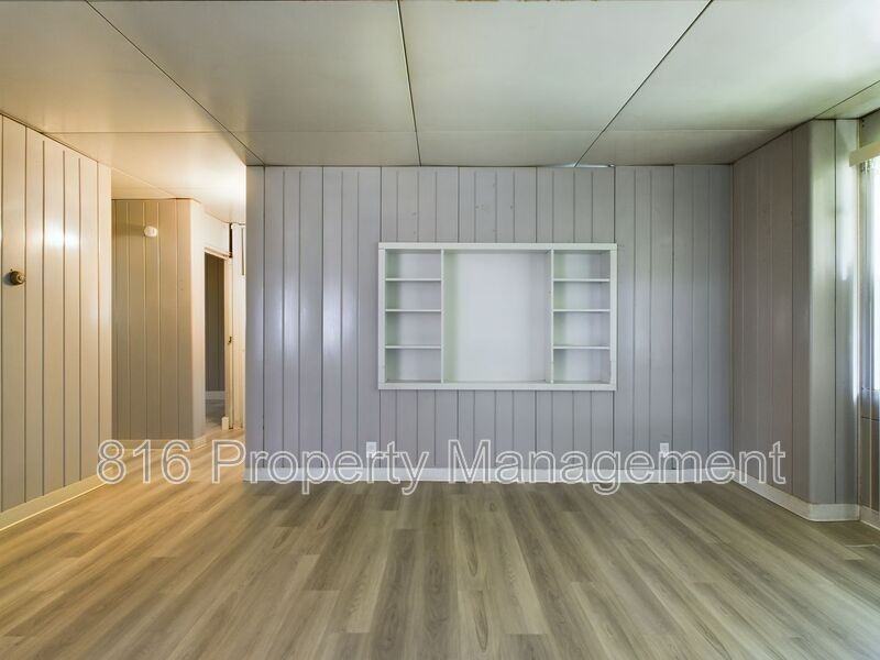 2813 E Meyer Blvd - Photo 2 of 19