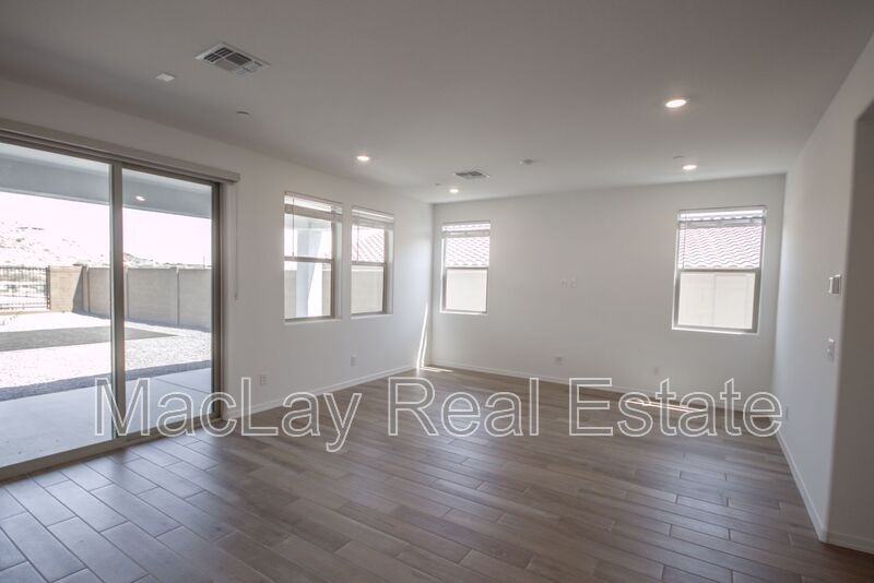 21326 W Roanoke Ave - Photo 3 of 32