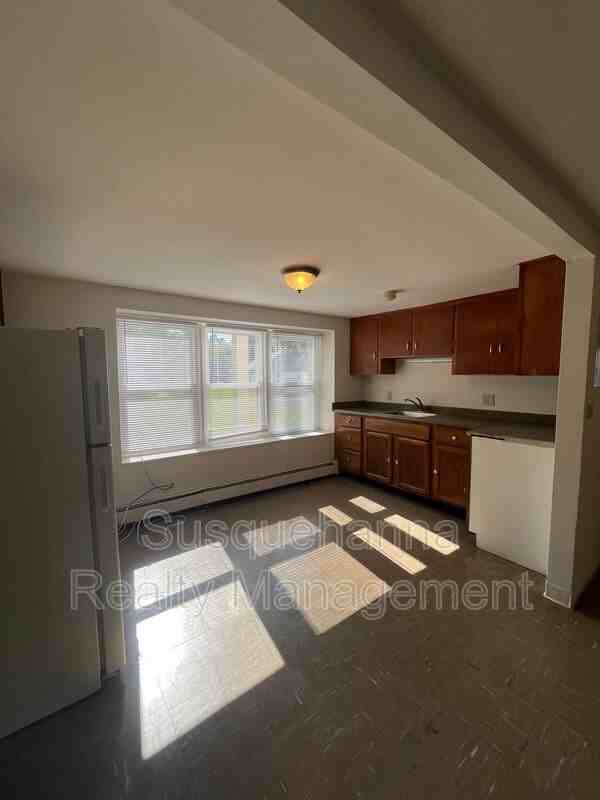 1051 Henn Ave #D - Photo 4 of 13
