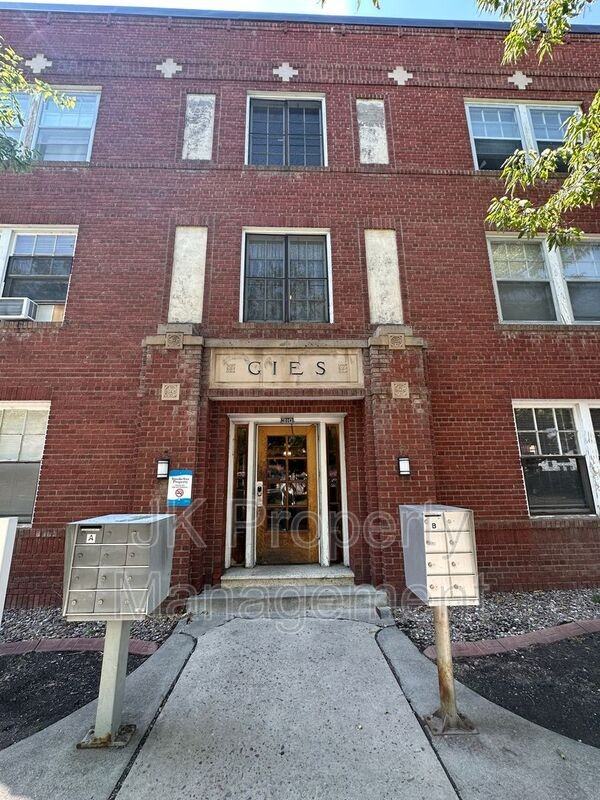 310 5th St N #06 - Photo 2 of 16