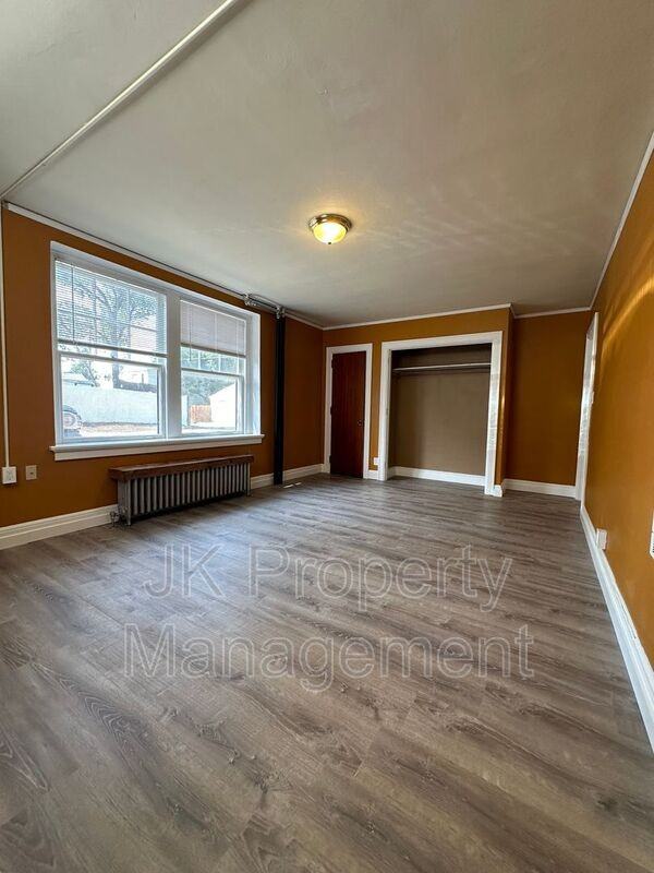 310 5th St N #06 - Photo 7 of 16