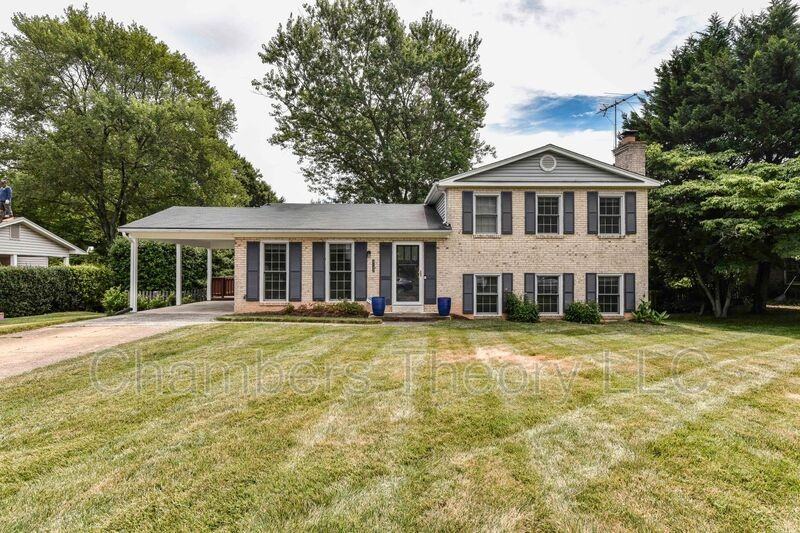 2135 Statute Ln - Photo 3 of 44