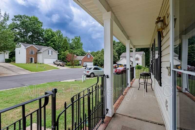736 Bent Hollow Ct - Photo 3 of 29