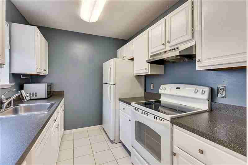 2374 Hunters Square Ct - Photo 3 of 33