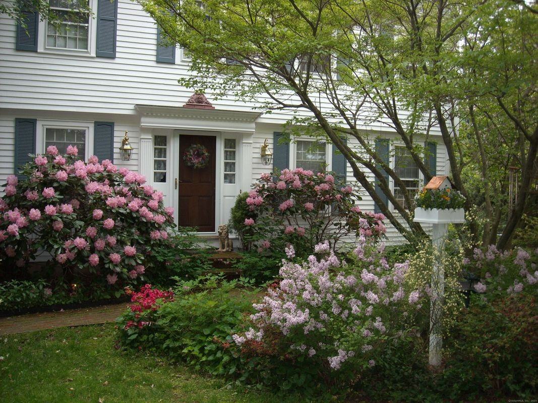 170 Mill Plain Rd - Photo 2 of 22