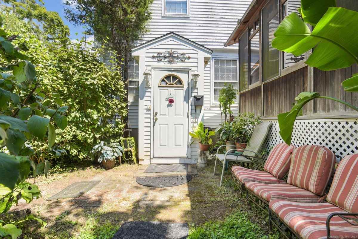 170 Mill Plain Rd - Photo 3 of 22