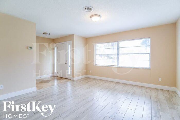 5191 Poinsetta Ave - Photo 2 of 15