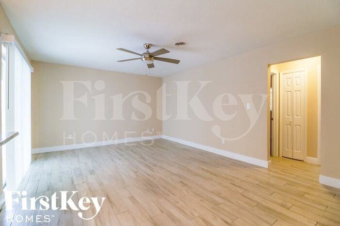 5191 Poinsetta Ave - Photo 3 of 15