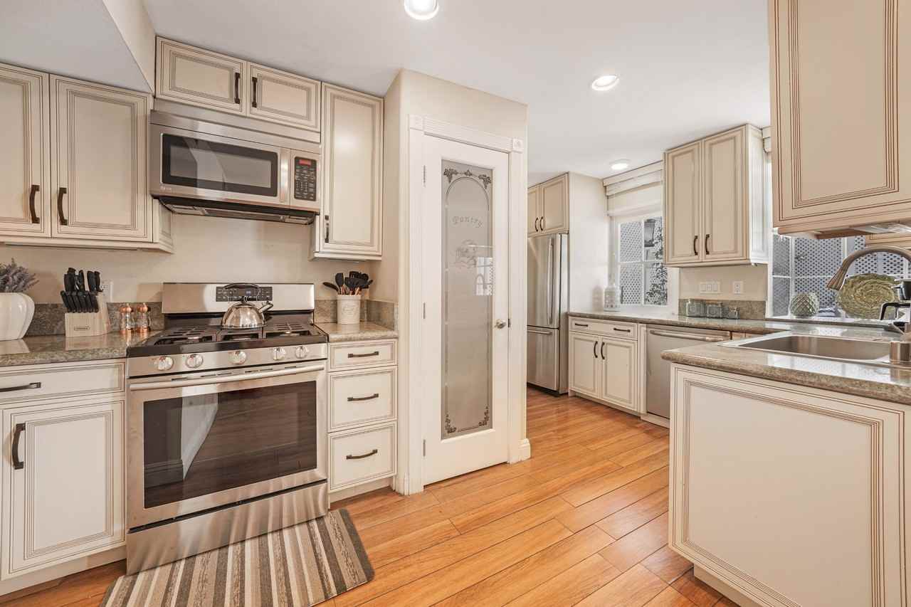 5845 Topanga Canyon Pl #8 - Photo 4 of 20