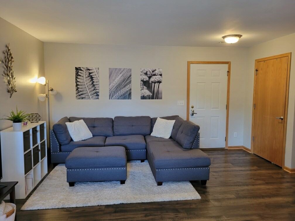 W63N541 Hanover Ave #BACK - Photo 2 of 9