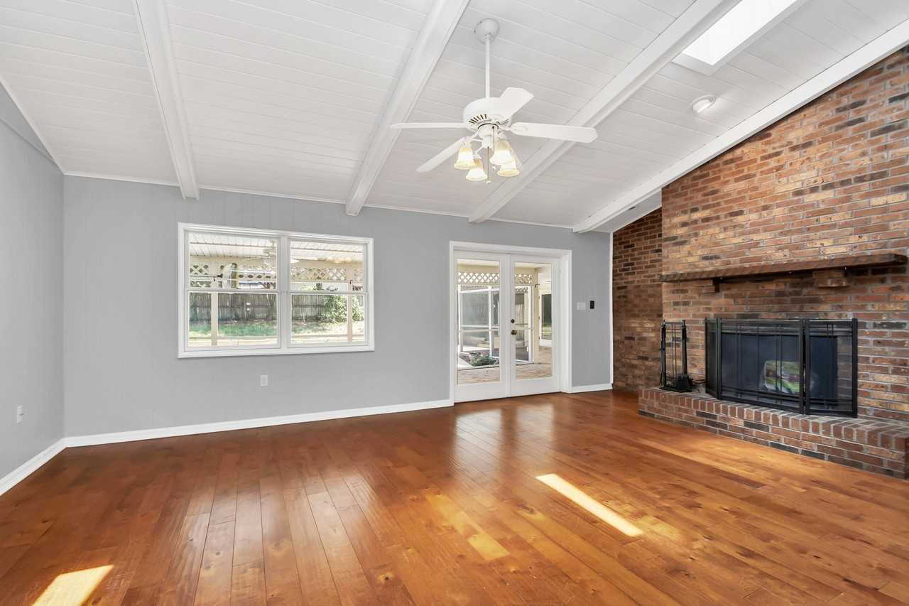 200 W Sweetwater Creek Dr #NA - Photo 3 of 20